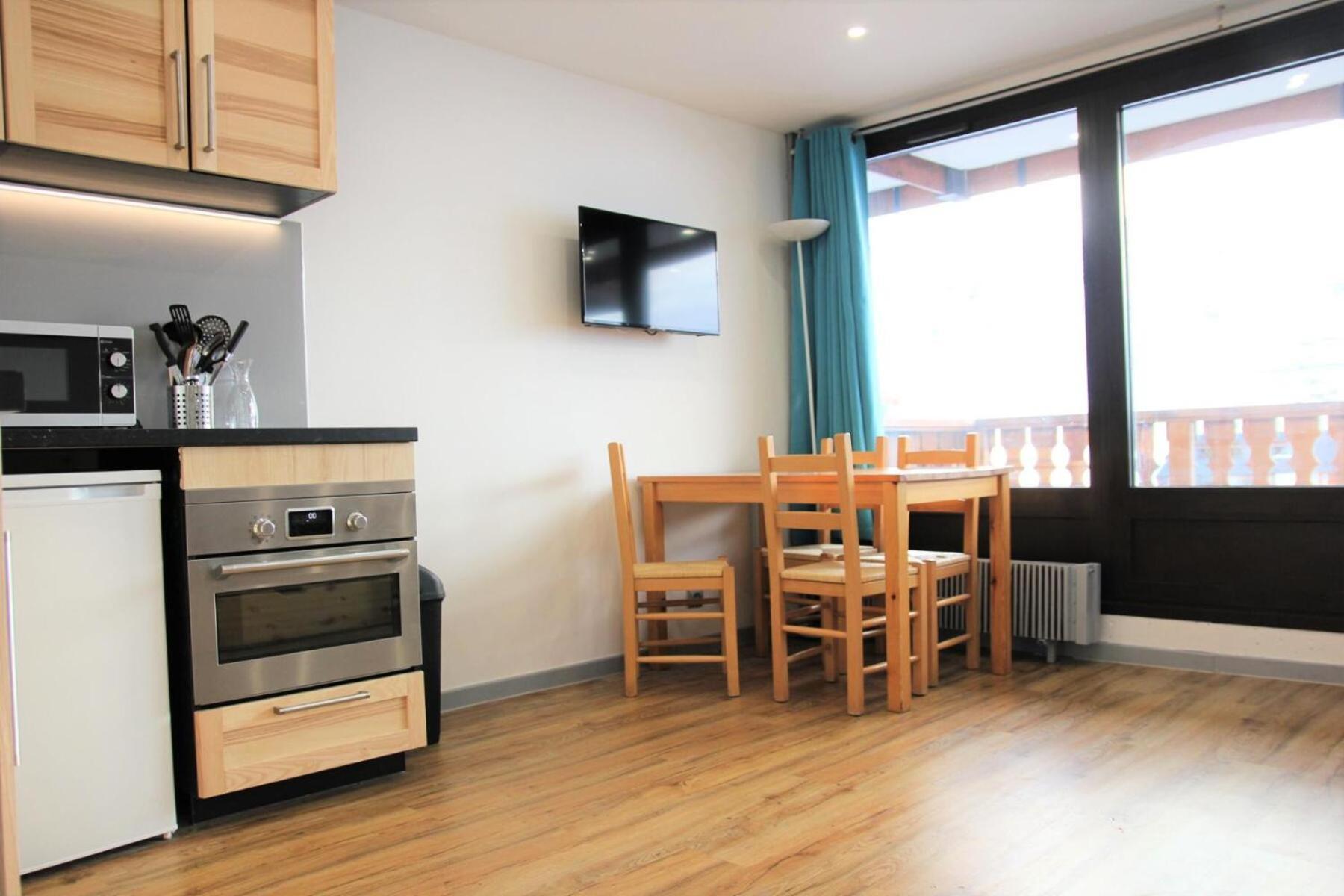 Neves - Location: Ensoleille Pour 4 Personnes Dans Un Quartier Anime Apartment