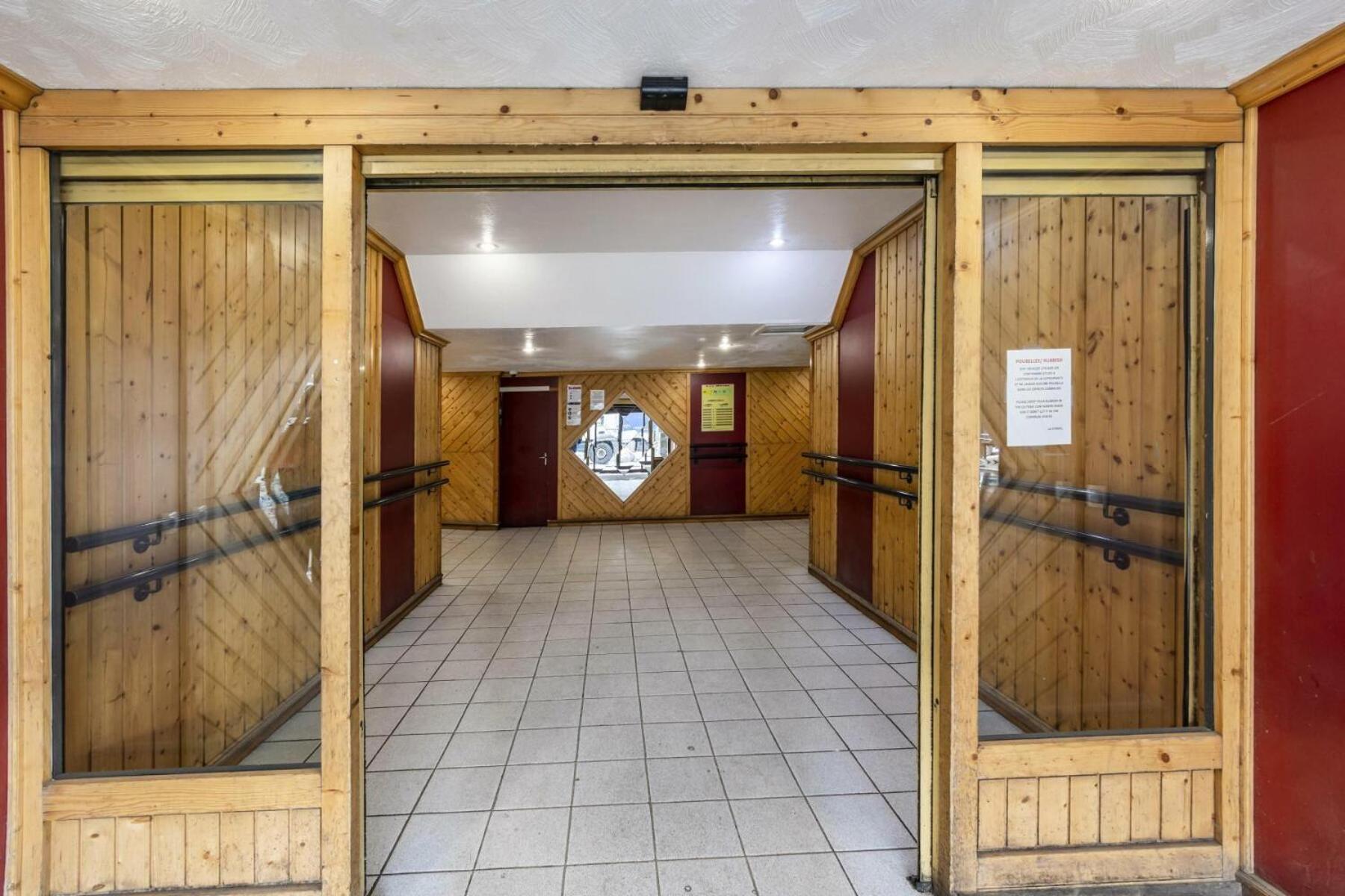Apartment Neves - Location: Ensoleille Pour 4 Personnes Dans Un Quartier Anime
