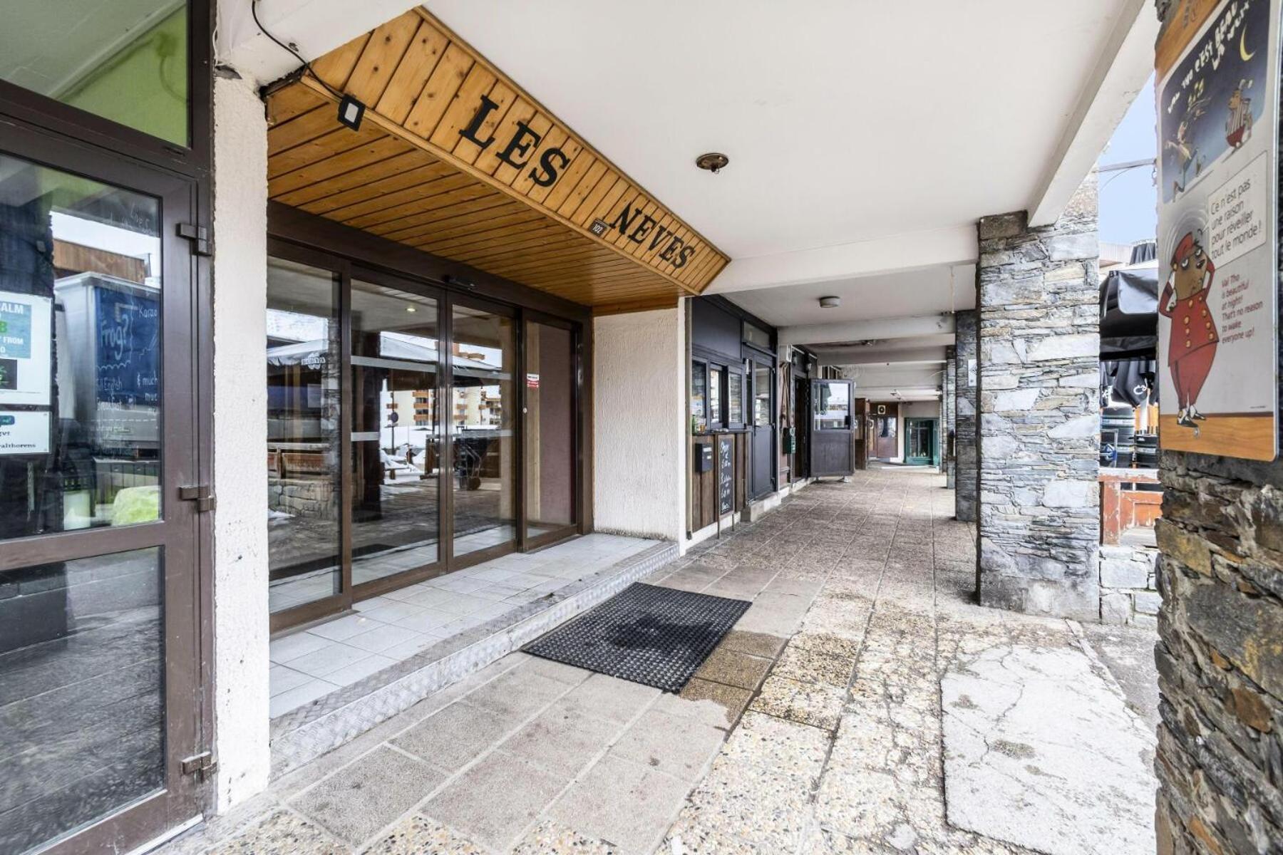 Neves - Location: Ensoleille Pour 4 Personnes Dans Un Quartier Anime Apartment *