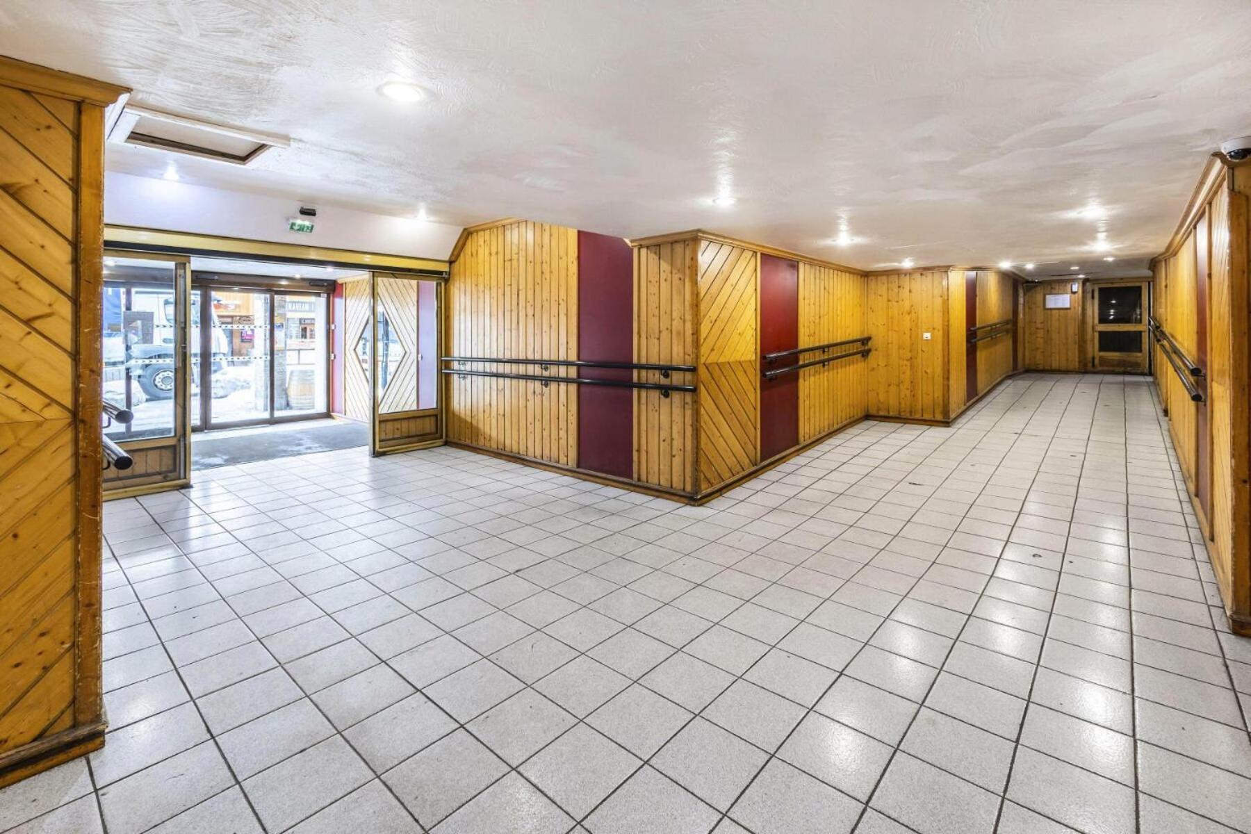 Neves - Location: Ensoleille Pour 4 Personnes Dans Un Quartier Anime Val Thorens